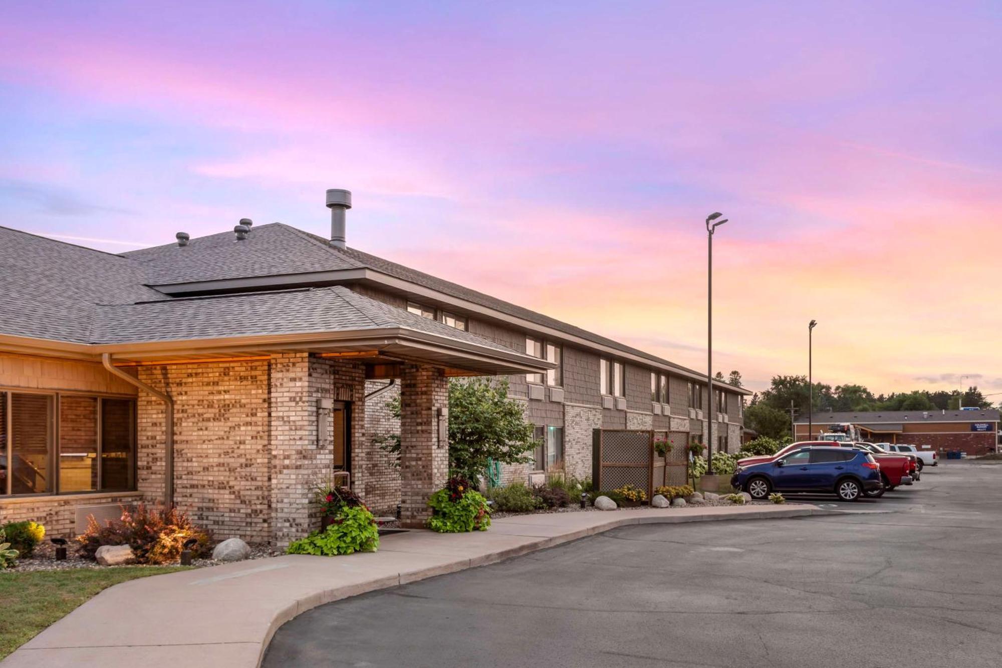 Best Western Spooner Riverplace Exterior photo